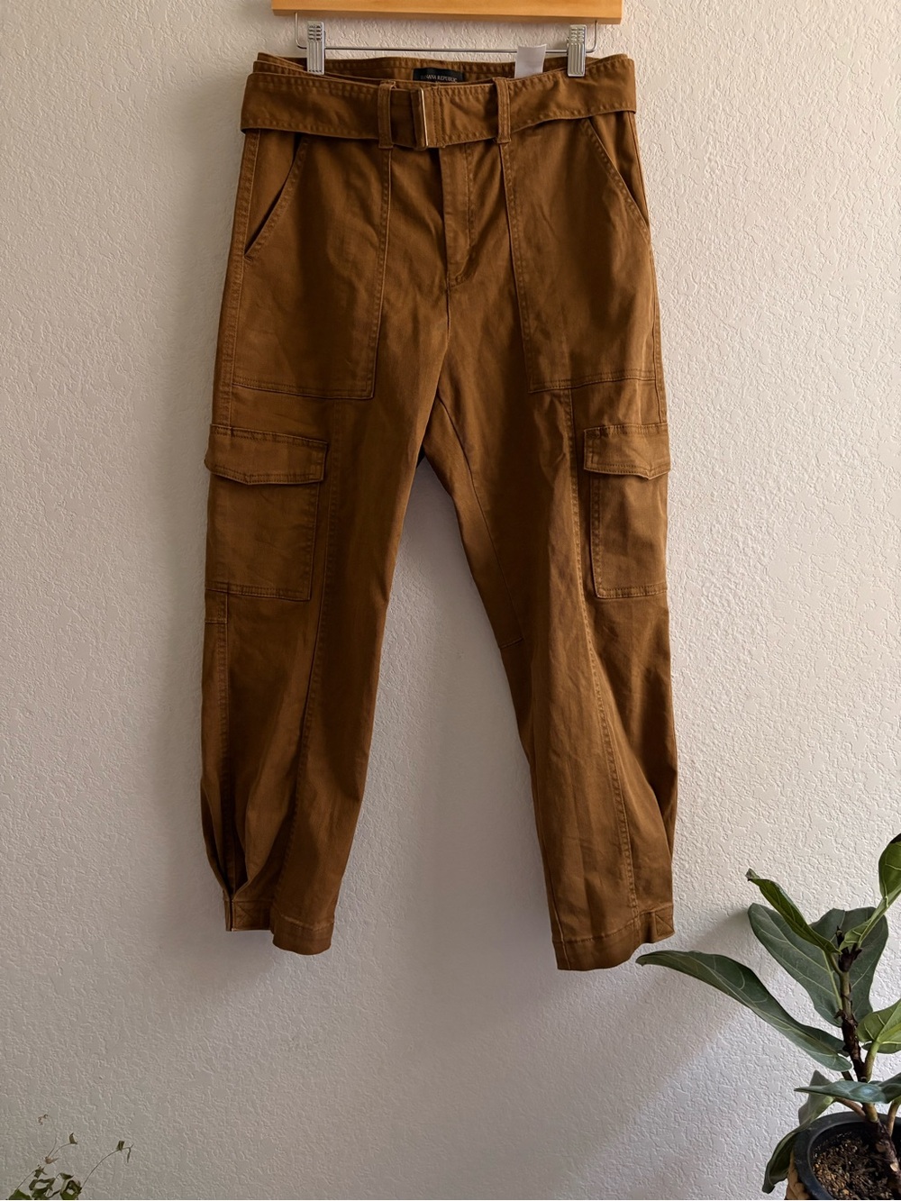 Banana Republic Cargo Tapered Utility Pants Iced Latte Size 6